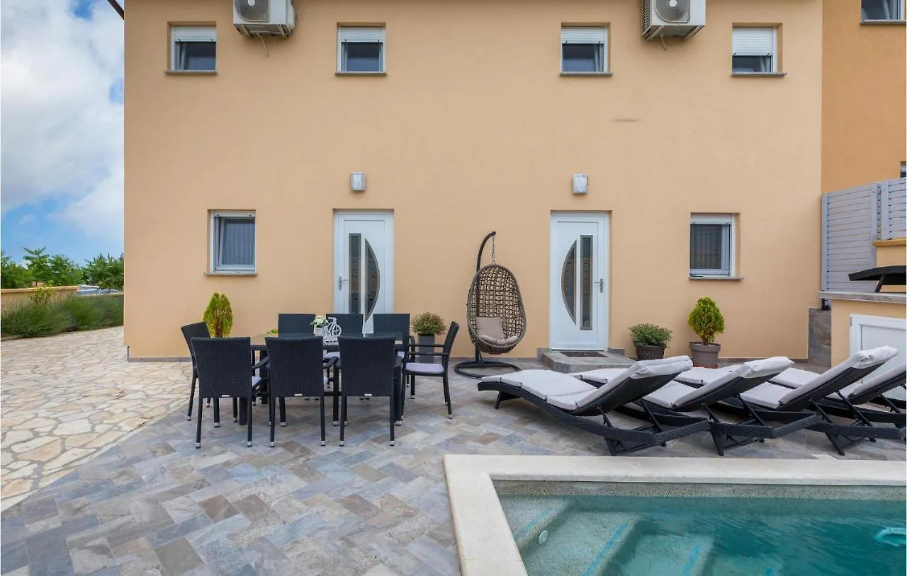 Cozy Home In Vodnjan With Wifi Mednjan